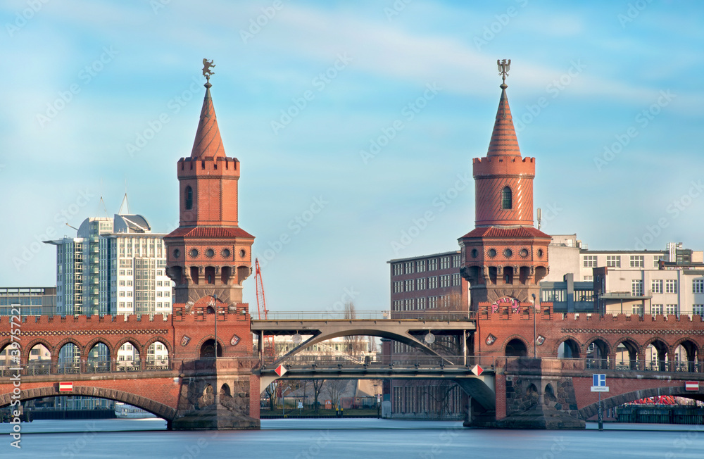 Fototapeta premium Pont Oberbaum de Berlin - Allemagne