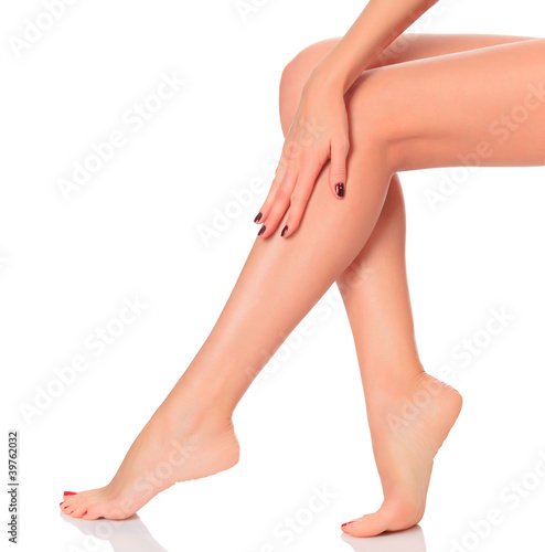 Well-groomed female legs after depilation procedure © Nobilior