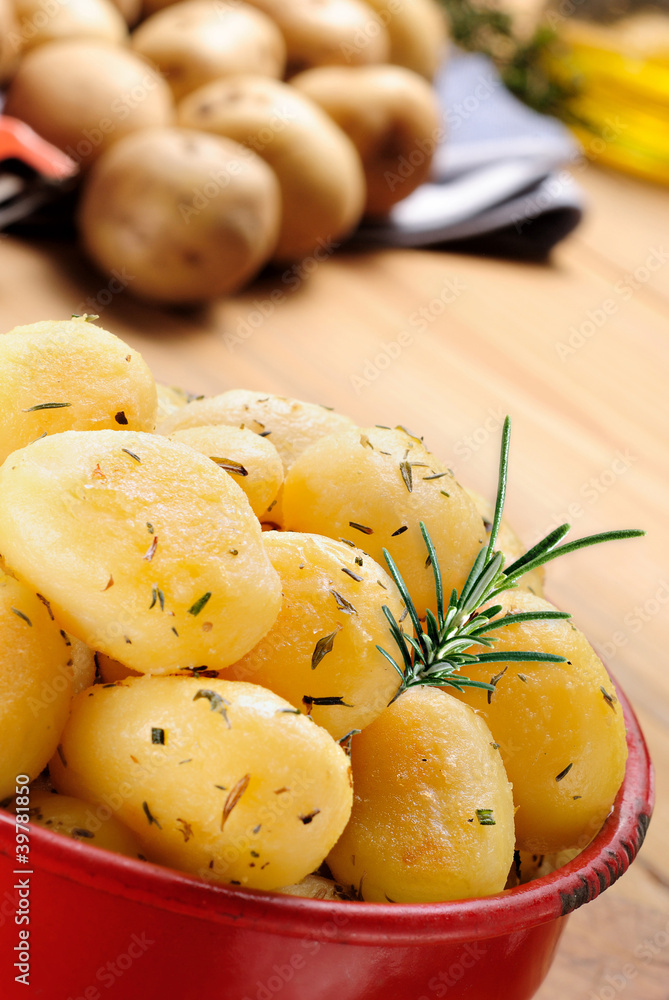 Potatoes with rosemary and thyme Potatoes with rosemary and thyme