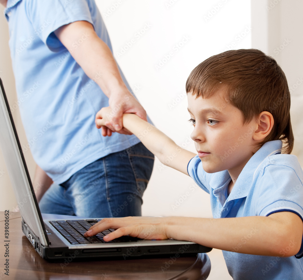 Obraz premium Father dragging son from the computer
