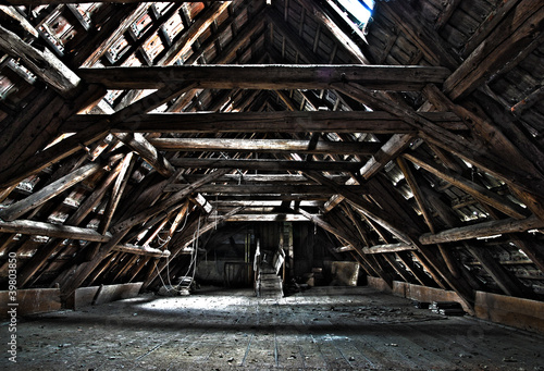 Verlassener Dachboden