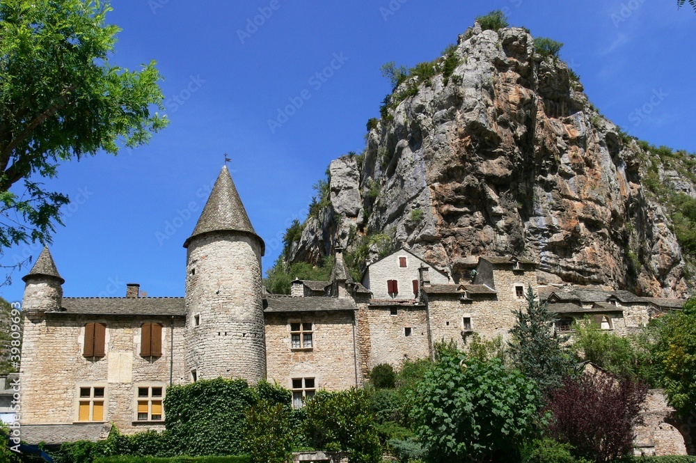 France, Tarn canyon: Old mansion and village