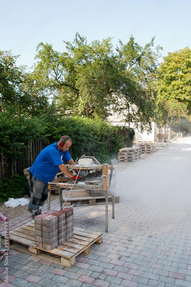 worker with circular saw