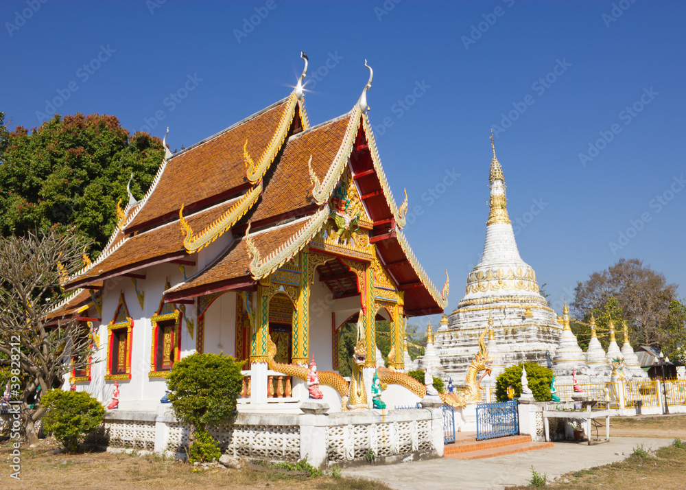 Chapel and white pagoda at Wat Luang in Pai, Mae Hong Son Thaila