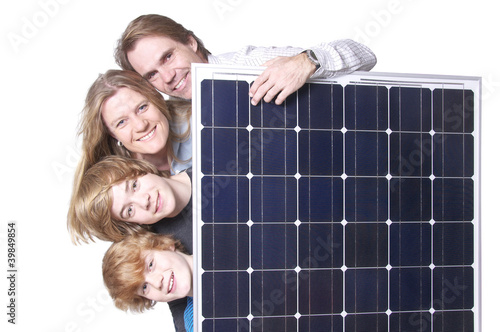 Familie mit Solarmodul photo