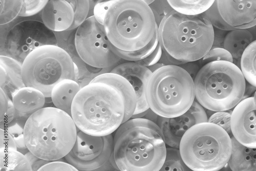 Black and white nacre buttons