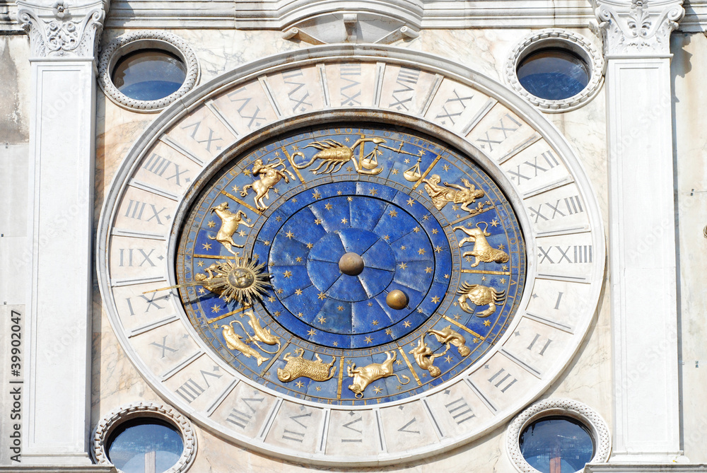 Fototapeta premium Szczegóły wieży zegarowej w Wenecji