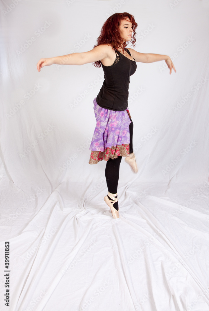 Naklejka premium Redgead woman dancing for joy