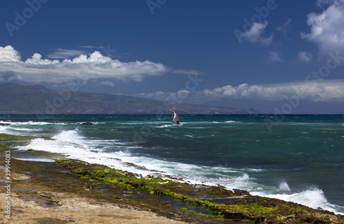 Wind surfer enjoys the colourful hookipa park in Maui