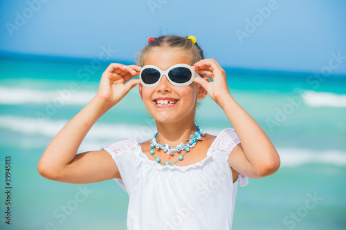 Girl in sunglasses relax ocean background