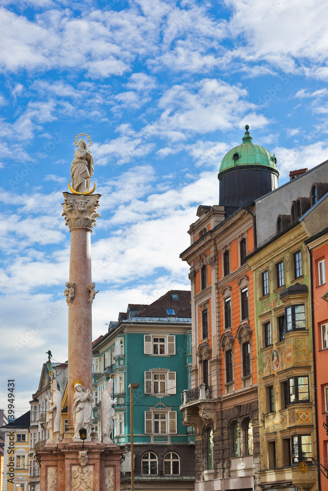Obraz premium Our Lady statue at old town in Innsbruck Austria