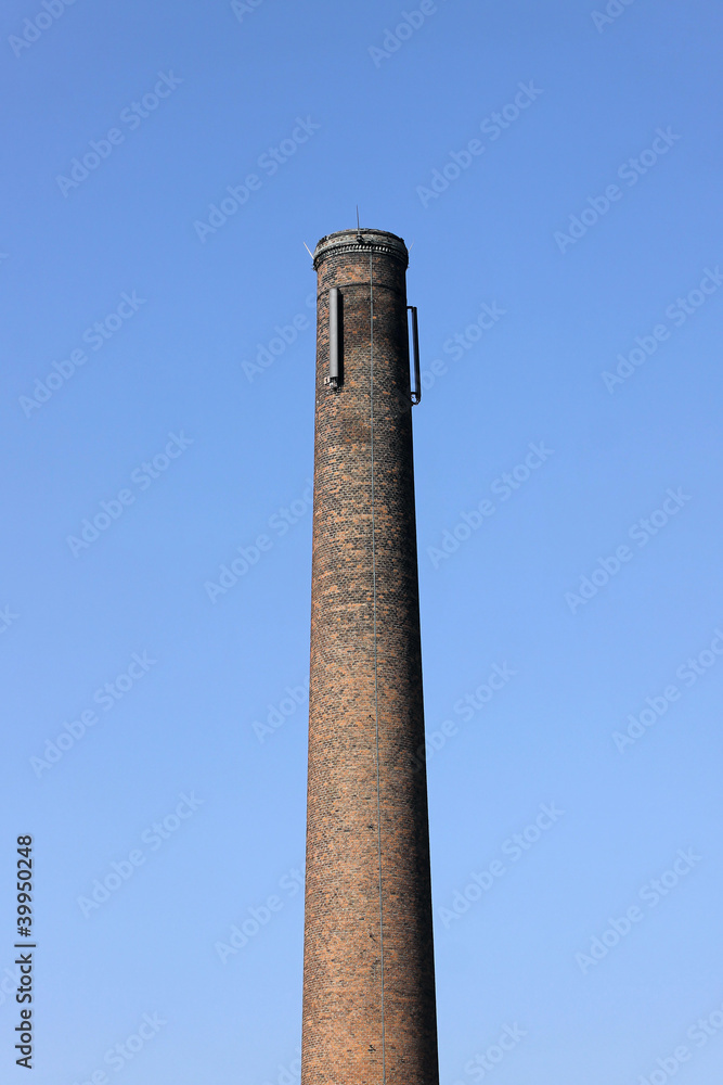 Cheminée d'usine en briques