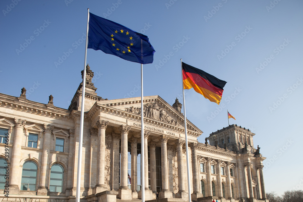 Naklejka premium Reichstag - Bundestag w Berlinie