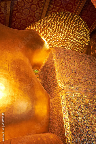 Head of big Reclining golen Buddha statue photo