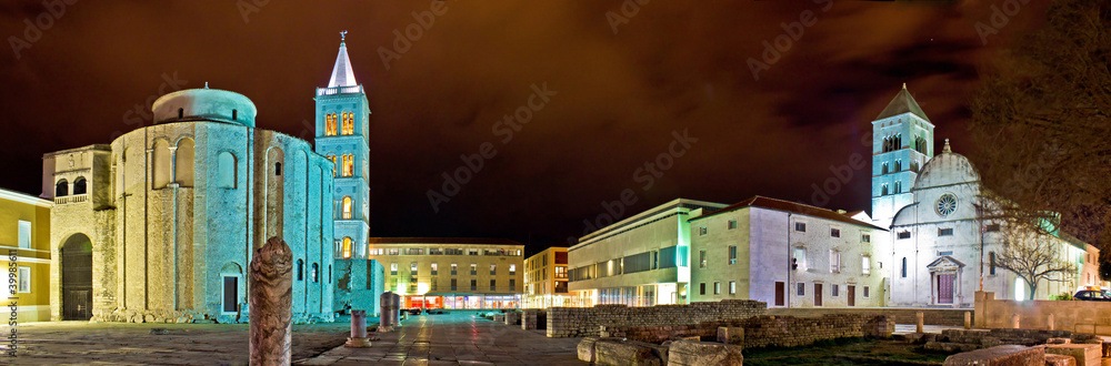 Naklejka premium Old Zadar square panoramic night view