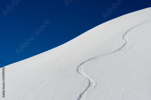 Spuren im Schnee photo