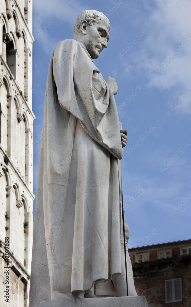Fototapeta premium Statua Burlamacchi - Lucca