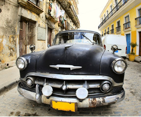 Plexiglas schilderij Cubaanse oldtimers Klassieke vintage auto op straat  © maxoidos