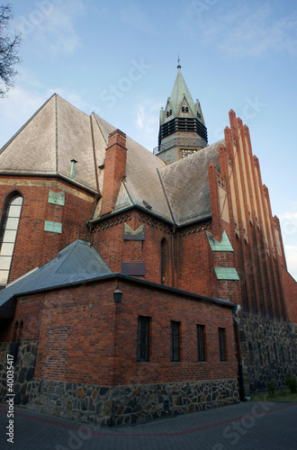 Fasada i wieża gotyckiego kościoła w Poznaniu 2