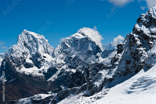 Cholatse and Taboche summits viewed from Renjo Pass