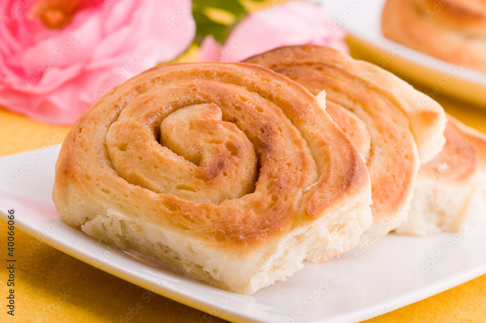 Cinnamon rolls. Brioche alla cannella. Cinnamon rolls. Brioche alla cannella.