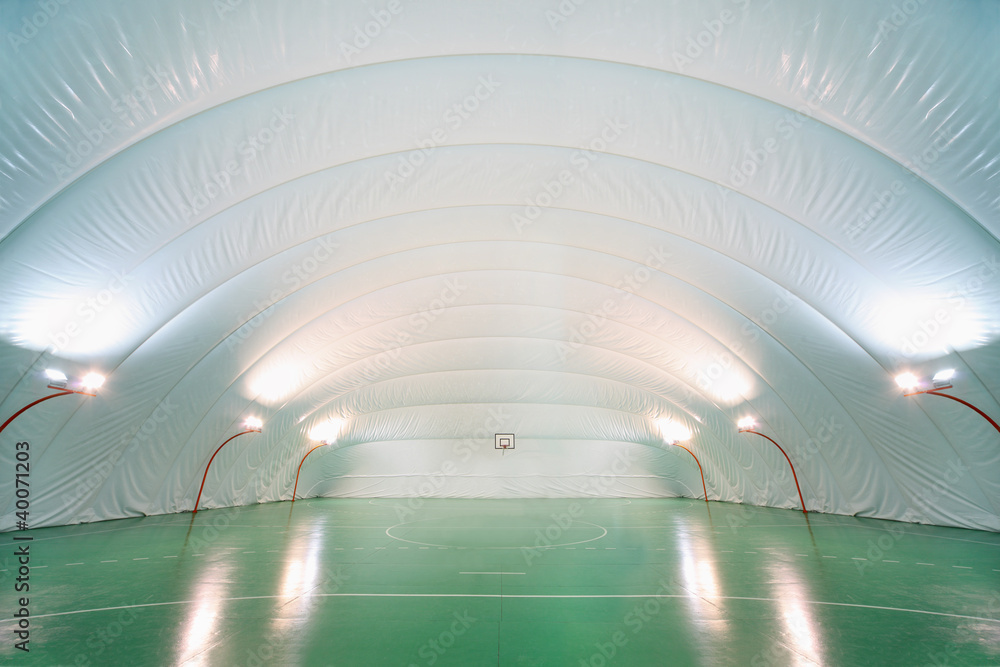 Obraz premium People train in indoor sports ground