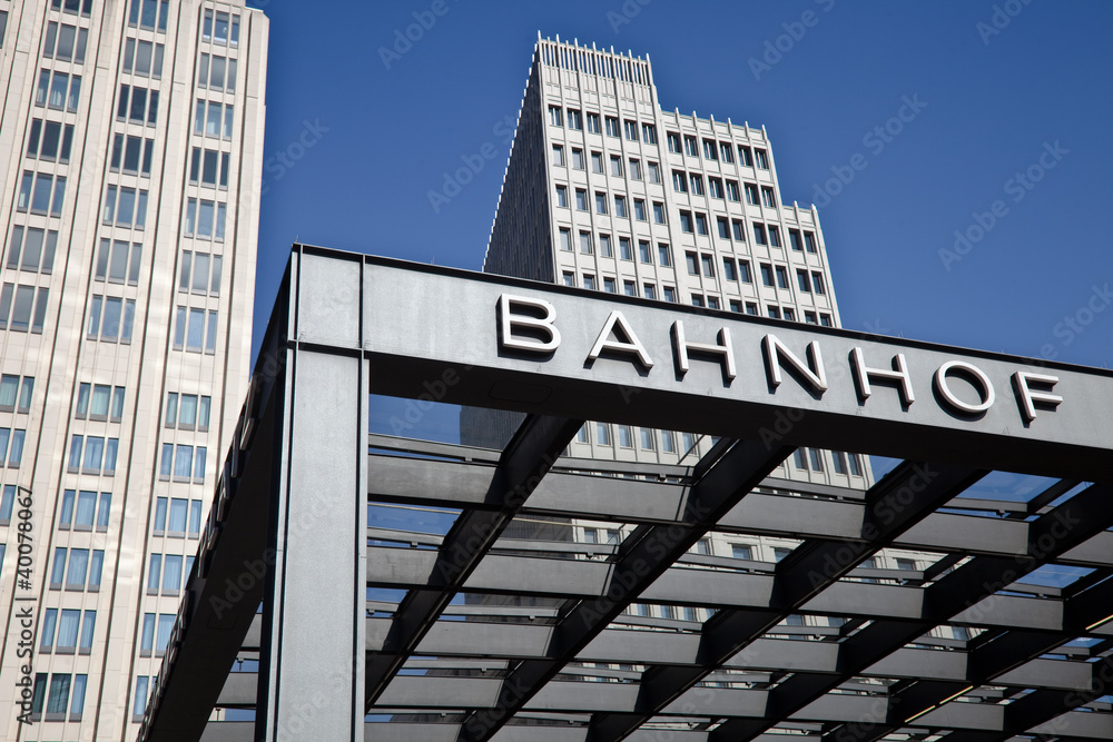Obraz premium Potsdamer Platz in Berlin - Bahnhof