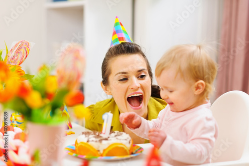Wall Mural Mother and baby having fun at birthday party