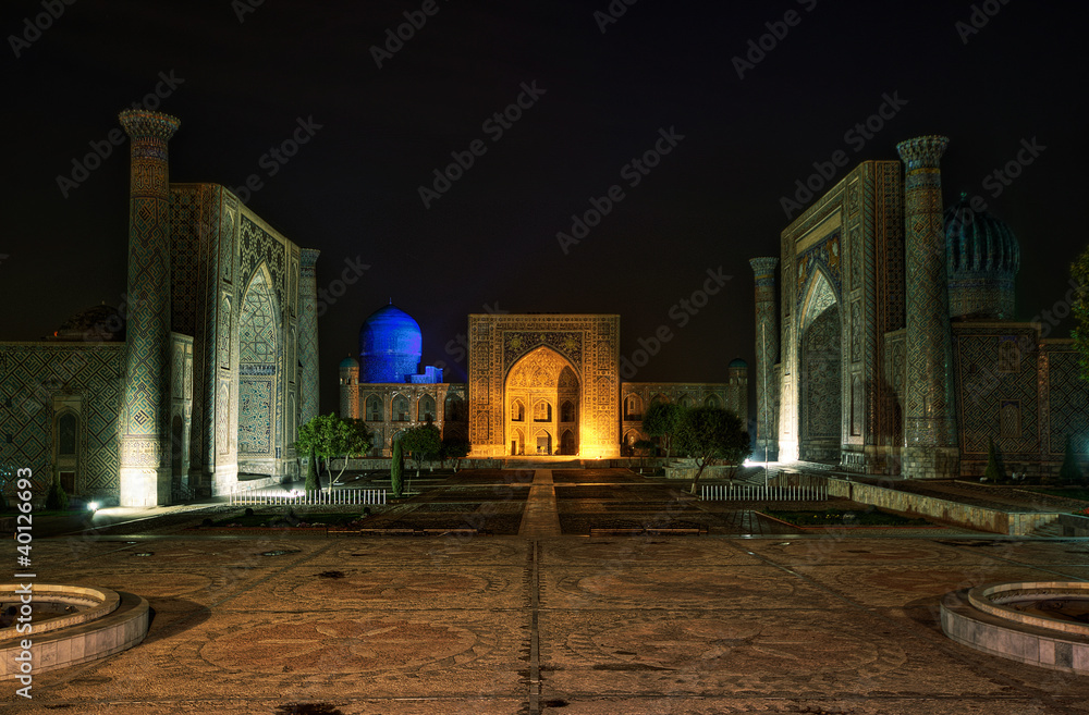 Fototapeta schöner Registan in Samarkand bei Nacht