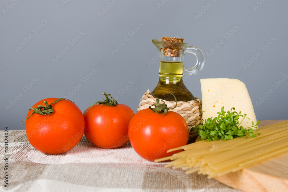 Spaghetti and tomatos Spaghetti and tomatos