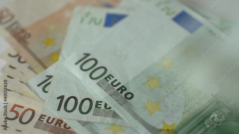 Euro Geldscheine auf dem Tisch