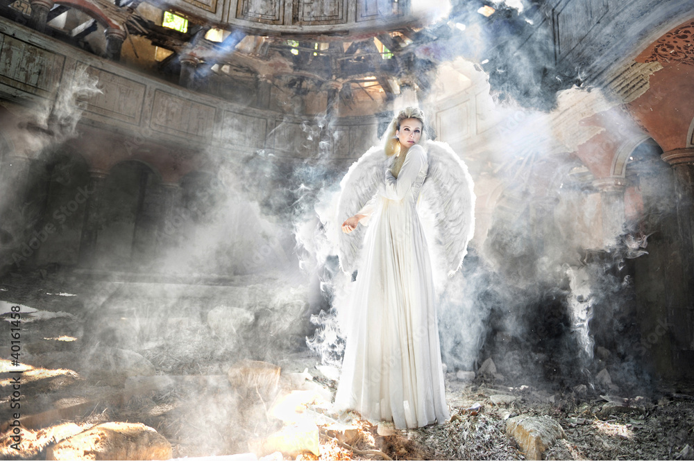 Beautiful angel woman in theatre - obrazy, fototapety, plakaty 