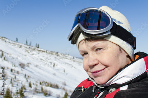 Portrait of a woman alpine skier © gendalf