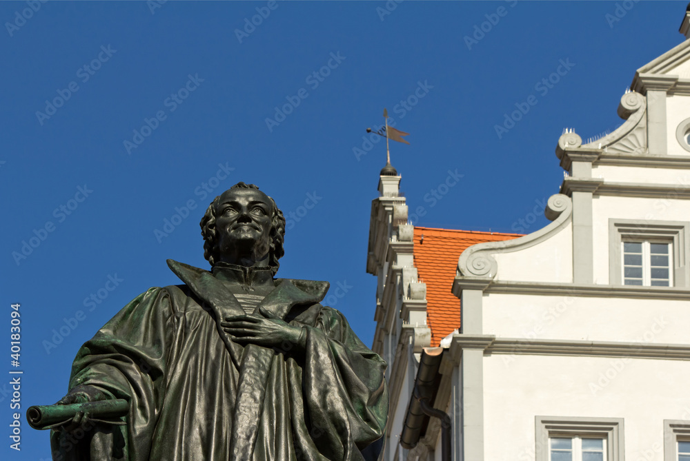 Melanchthondenkmal und Rathaus