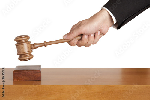 Φωτογραφία Human hand holding a wooden gavel