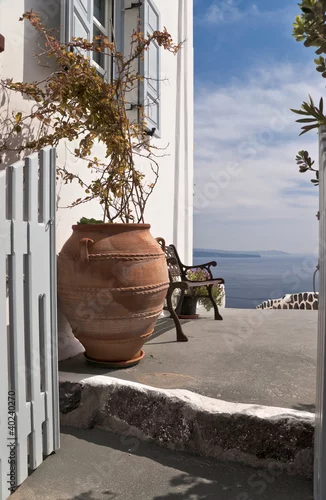 Fototapeta Wejście do domu z widokiem na morze