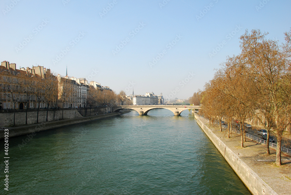 パリのセーヌ川
