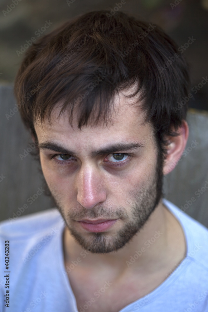 Jeune, homme, triste, sérieux, modèle, masculin, beau Jeune, homme, triste, sérieux, modèle, masculin, beau