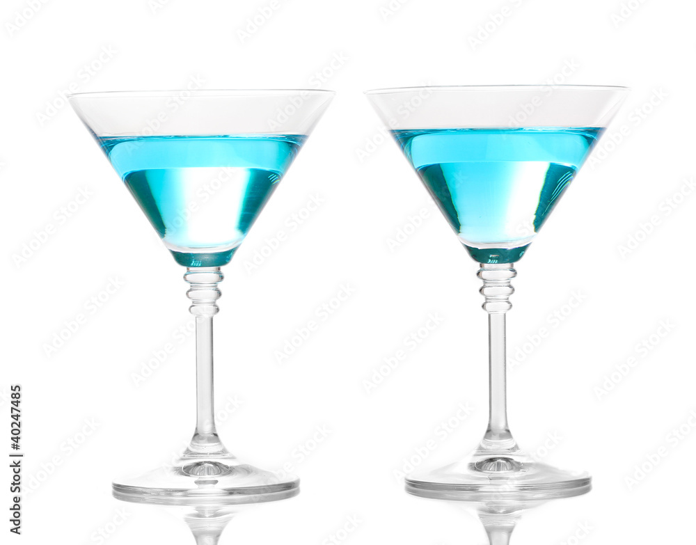 Obraz premium Blue cocktail in martini glasses isolated on white