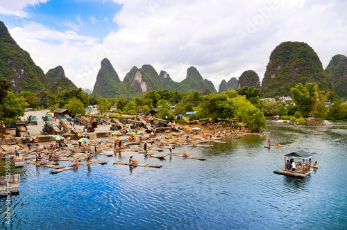 Fototapeta Bamboo rafting in Yangshuo li river