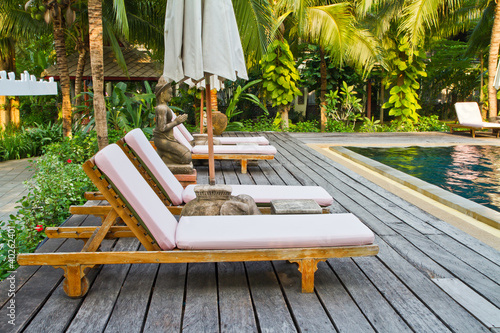 Foto chairs on a pool deck