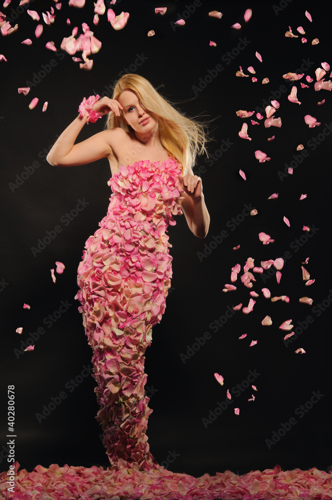 Naklejka premium beautiful woman in dress of rose petals