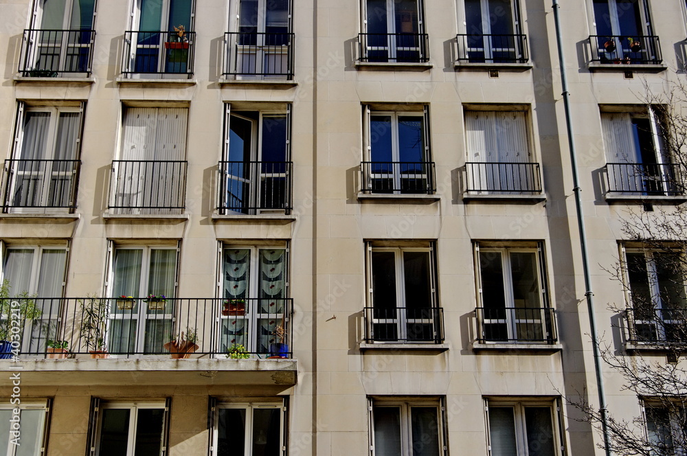 Fototapeta premium Façade avec volets de fer.