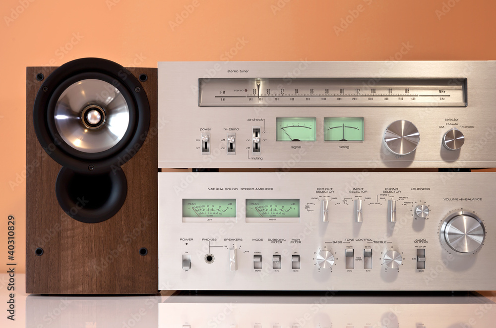 Obraz premium Stereo hifi system with amplifier, radio tuner and loudspeakers