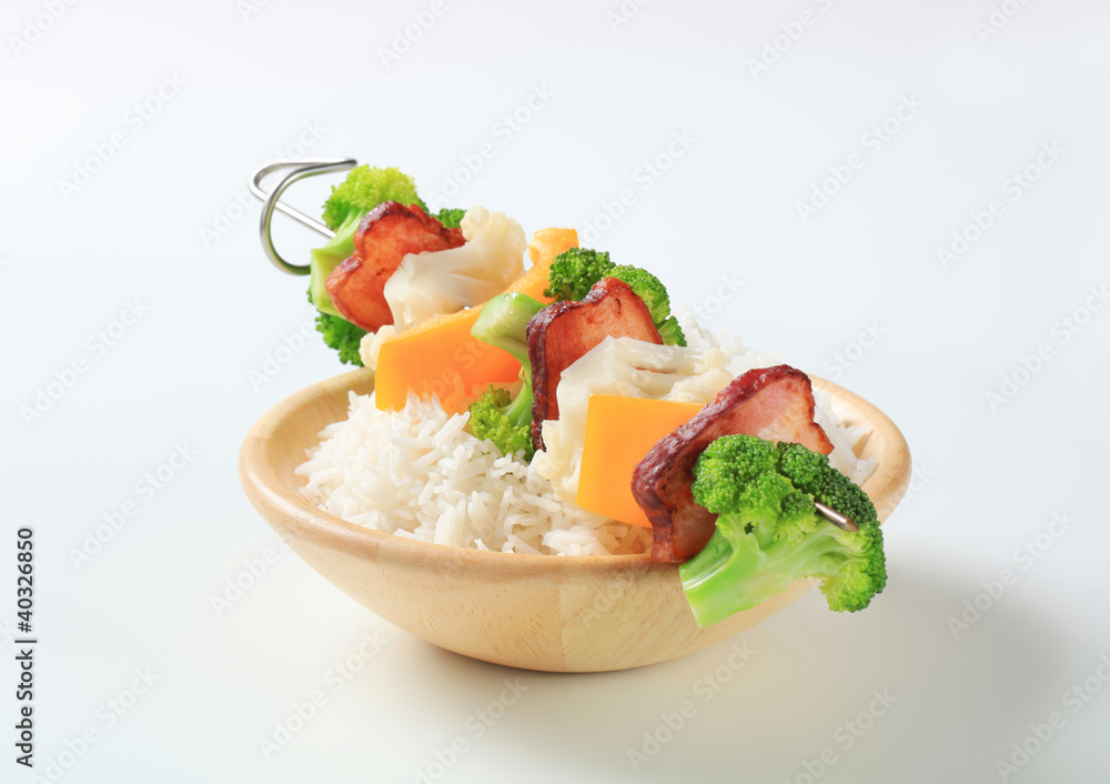 Vegetable skewer with rice