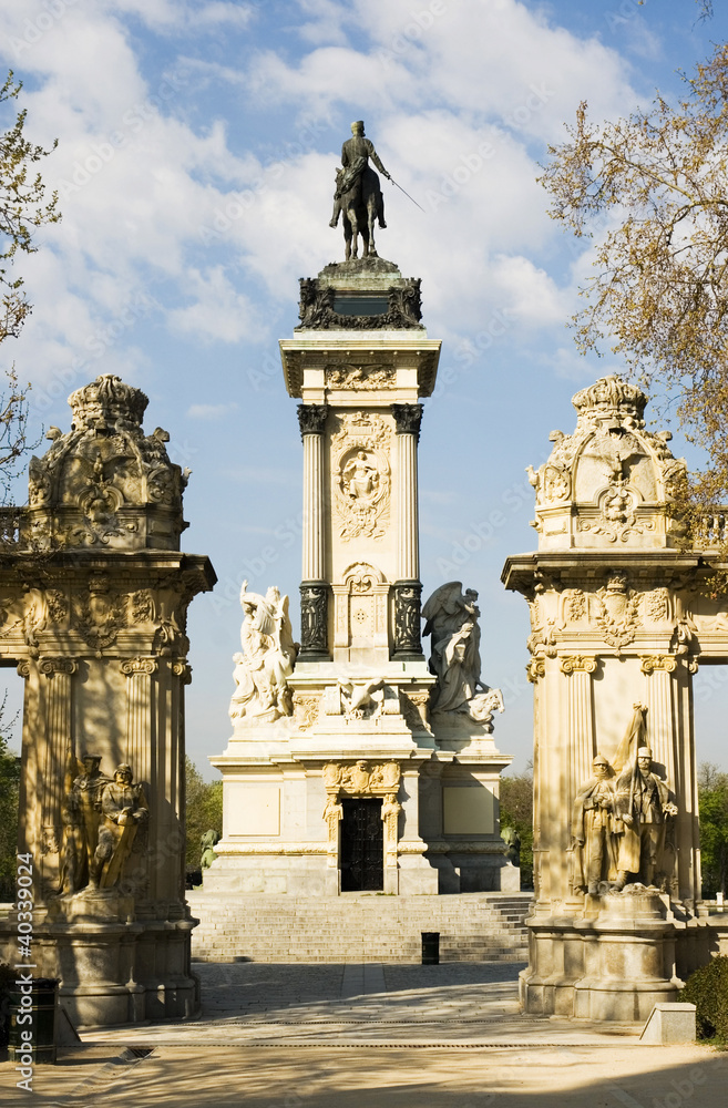 estatua ecuestre de Alfonso XII en el Parque del Retiro, Madrid
