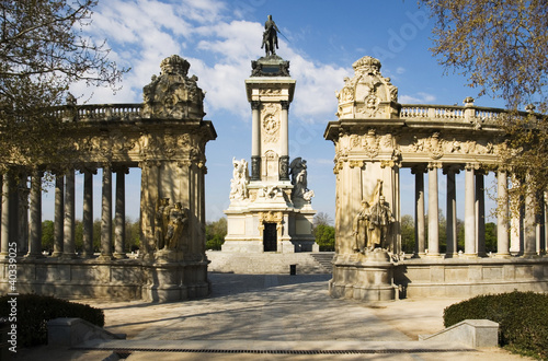 vista posterior del monumento a Alfonso XII, Retiro, Madrid
