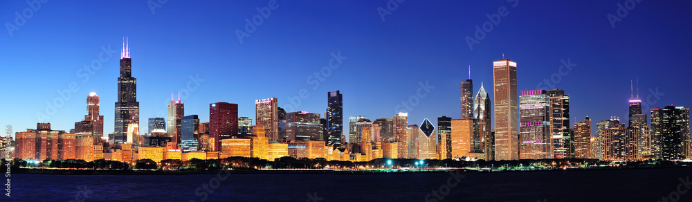 Naklejka premium Nocna panorama Chicago