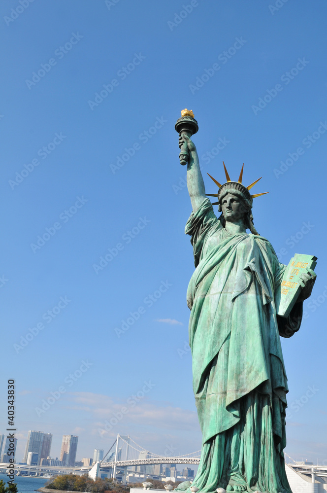 Fototapeta premium Replica of the Statue of Liberty in Tokyo