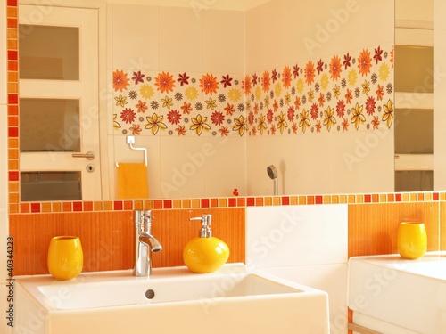 Modern bathroom with flower decor tiles